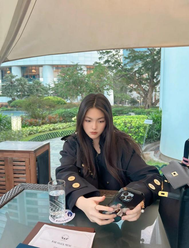 发有气质！喝下午茶海外生活好惬意尊龙凯时王诗龄晒留学美照16岁越(图3)