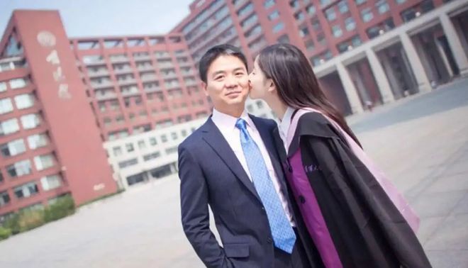 国外徒步最新动态曝光引关注。尊龙凯时网站章泽天与杨天真(图2)