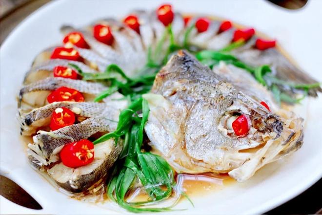 种家常吃法刺少肉嫩老人小孩放心炫尊龙凯时全家都爱吃的鲈鱼做法!4(图3) 种家常吃法刺少肉嫩老人小孩放心炫尊龙凯时全家都爱吃的鲈鱼做法!4(图3)