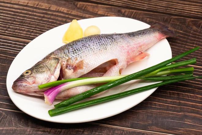 种家常吃法刺少肉嫩老人小孩放心炫尊龙凯时全家都爱吃的鲈鱼做法!4(图9) 种家常吃法刺少肉嫩老人小孩放心炫尊龙凯时全家都爱吃的鲈鱼做法!4(图9)
